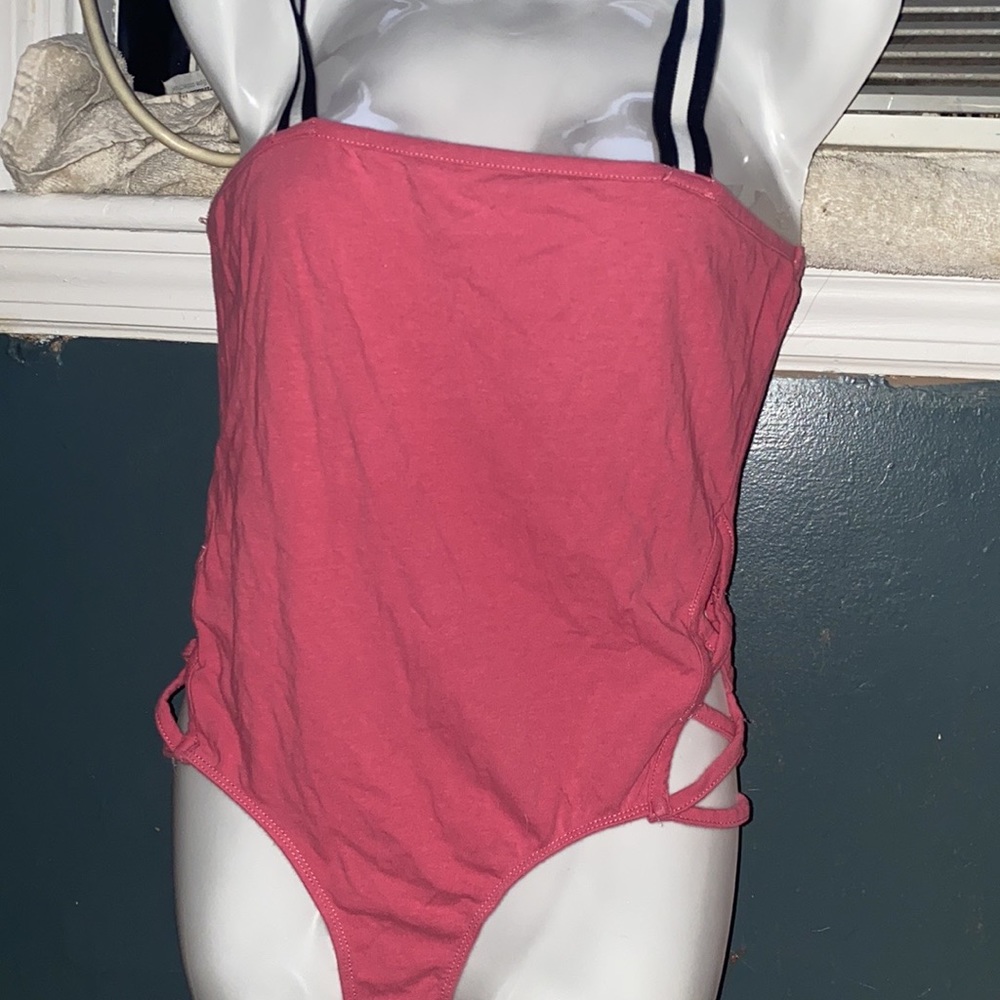 2 body suits size medium 10$ for both